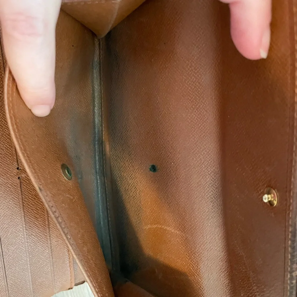 Authentic Louis Vuitton Vintage International Monogram Wallet - Picture 12 of 16